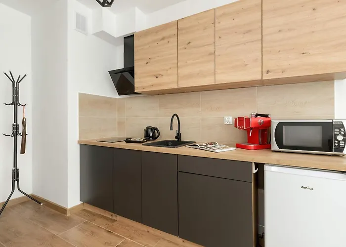 Bright Near Motlawa River In By Renters Daire *