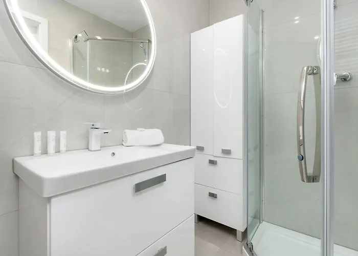 Bright Near Motlawa River In By Renters *