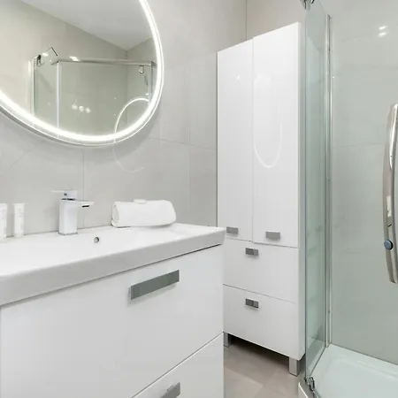 Bright Near Motlawa River In By Renters *