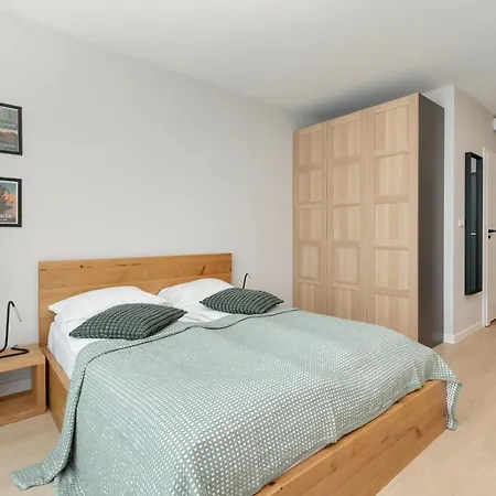 Bright Near Motlawa River In By Renters *