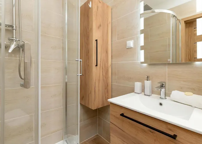 Bright Near Motlawa River In By Renters شقة *