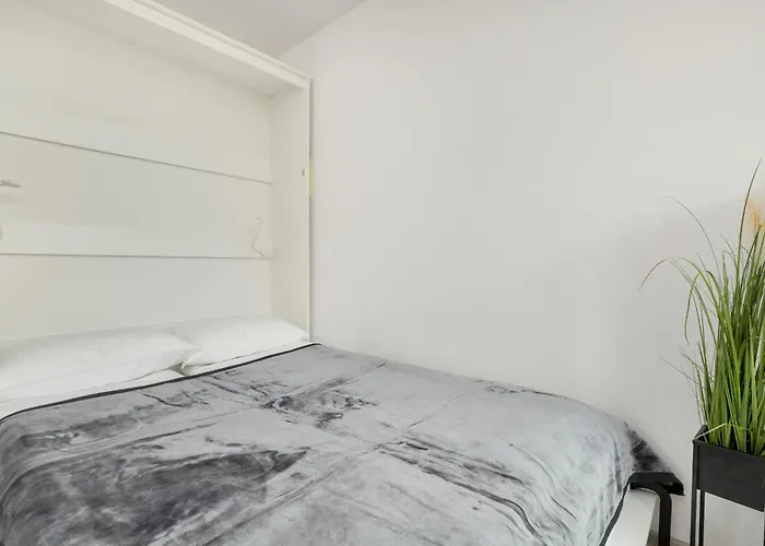 Bright Near Motlawa River In By Renters شقة *