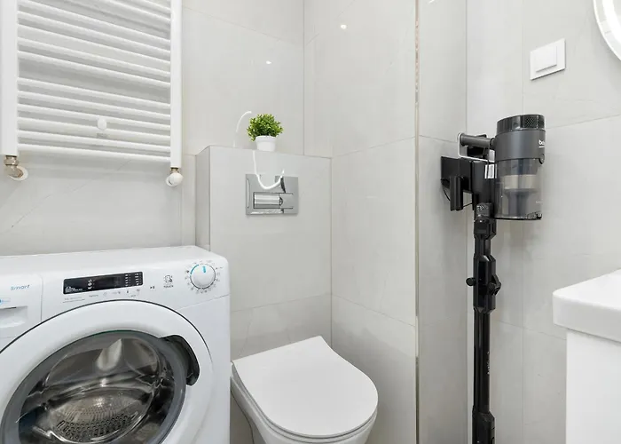 Bright Near Motlawa River In By Renters شقة