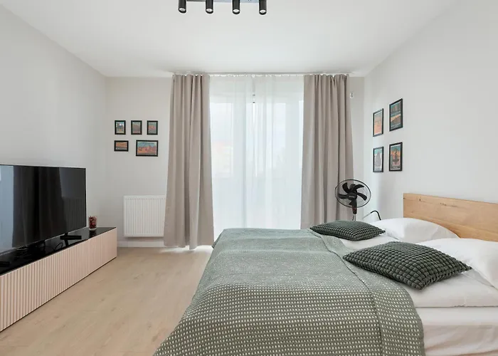 Bright Near Motlawa River In By Renters شقة