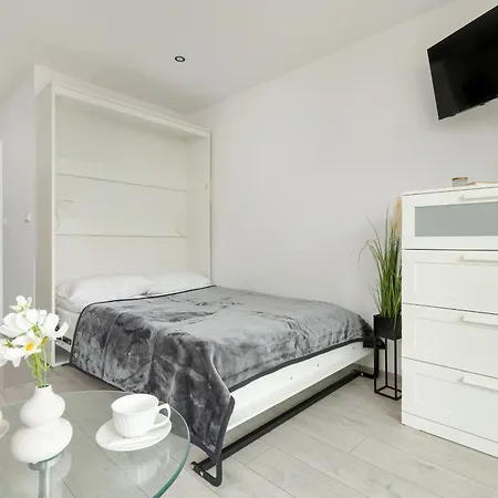 דירה Bright Near Motlawa River In By Renters