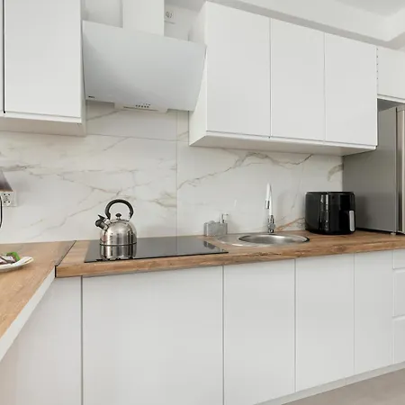 Bright Near Motlawa River In By Renters דירה