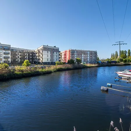 Bright Near Motlawa River In By Renters דירה *